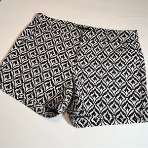 BANANA REPUBLIC Black & White Shorts Size 8